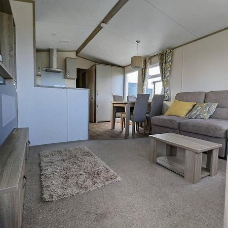 Beautiful Pet Friendly Southerness Caravan With Sea View & Decking Area Mainsriddle Kültér fotó