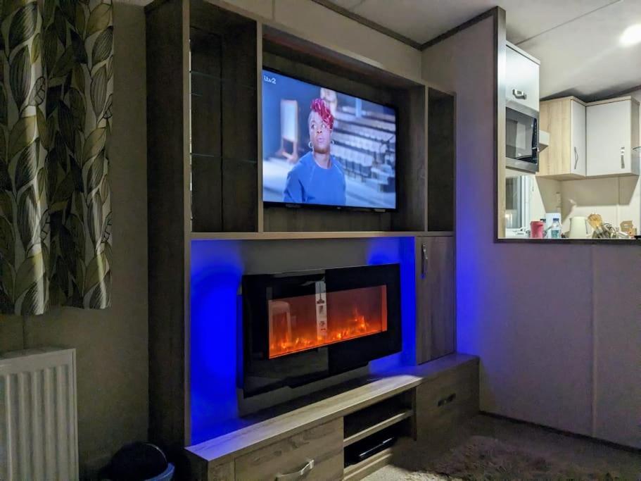 Beautiful Pet Friendly Southerness Caravan With Sea View & Decking Area Mainsriddle Kültér fotó