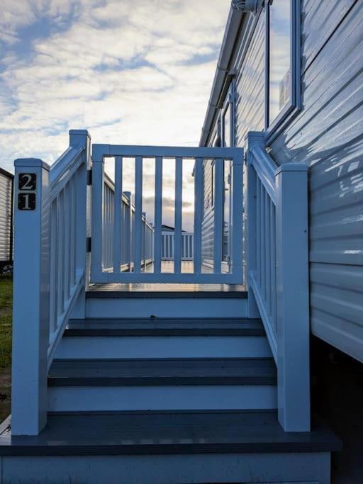 Beautiful Pet Friendly Southerness Caravan With Sea View & Decking Area Mainsriddle Kültér fotó