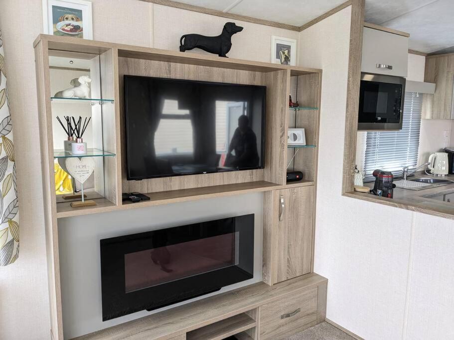 Beautiful Pet Friendly Southerness Caravan With Sea View & Decking Area Mainsriddle Kültér fotó