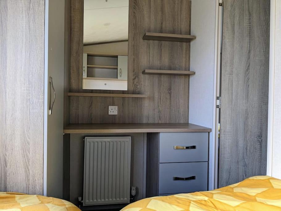 Beautiful Pet Friendly Southerness Caravan With Sea View & Decking Area Mainsriddle Kültér fotó