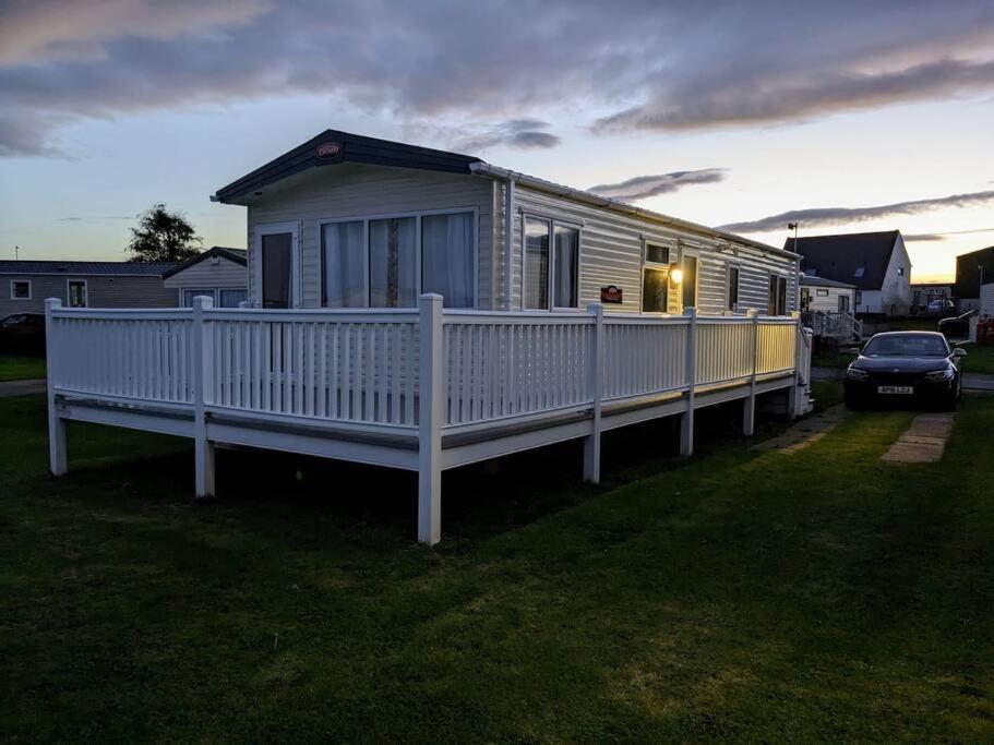 Beautiful Pet Friendly Southerness Caravan With Sea View & Decking Area Mainsriddle Kültér fotó