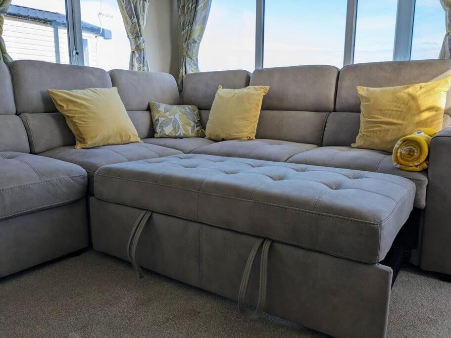 Beautiful Pet Friendly Southerness Caravan With Sea View & Decking Area Mainsriddle Kültér fotó