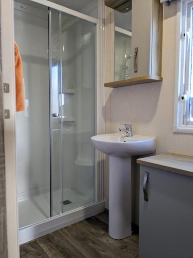 Beautiful Pet Friendly Southerness Caravan With Sea View & Decking Area Mainsriddle Kültér fotó