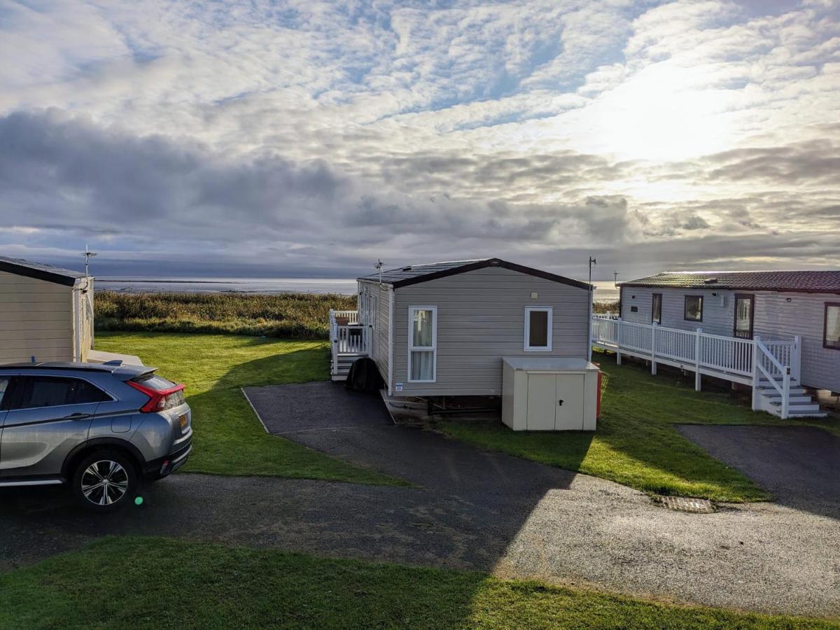Beautiful Pet Friendly Southerness Caravan With Sea View & Decking Area Mainsriddle Kültér fotó